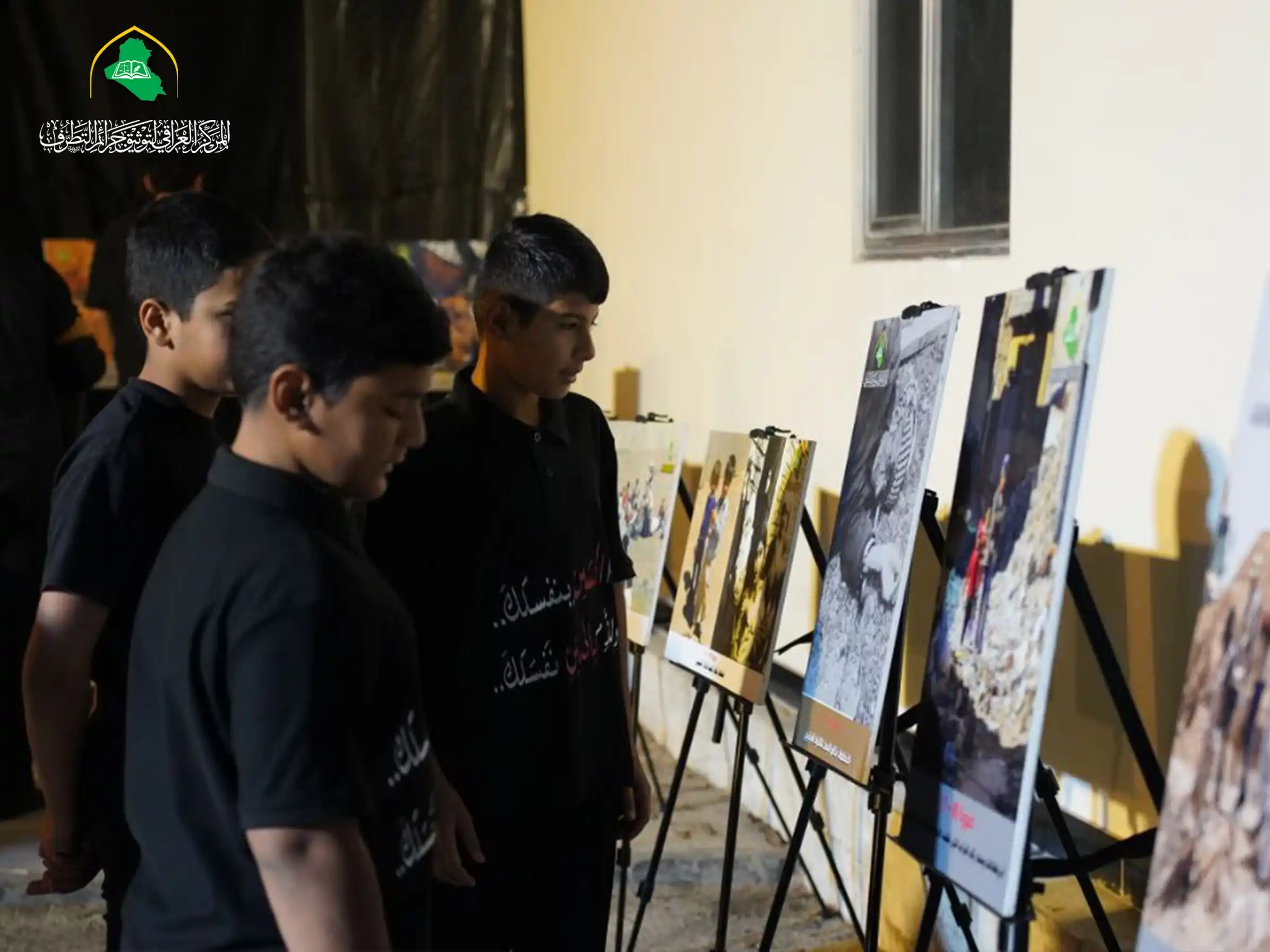 توافد الزائرين على المعرض الصوري1